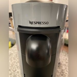 LIKE NEW!!! Nespresso VirtuoPlus machine. In perfect condition.